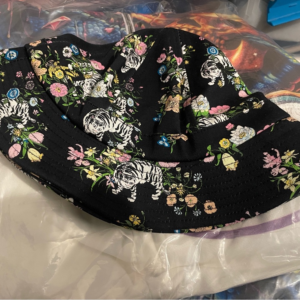 🚨Sold🚨Ripndip Black Floral and Tiger Bucket Hat